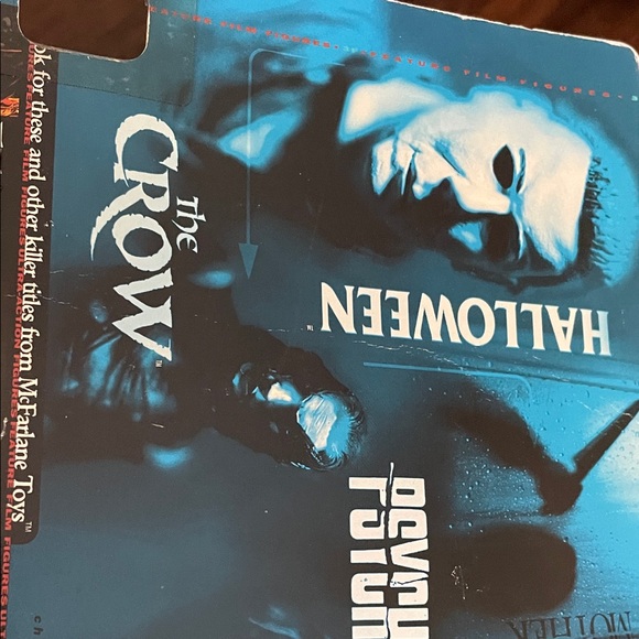 Child's Play Chucky Action Figure with Blue Overalls - Picture 6 of 12